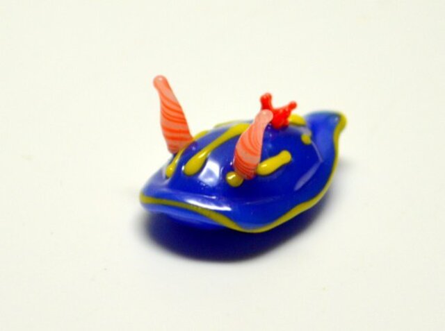 ガラスのアオウミウシの画像1枚目