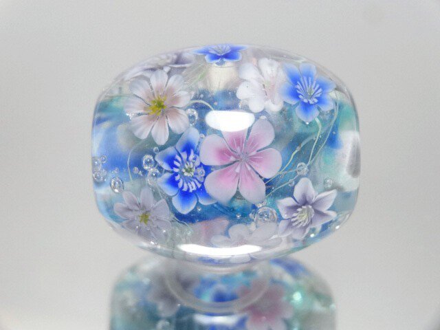 雪割草のとんぼ玉(ガラス玉)の画像1枚目