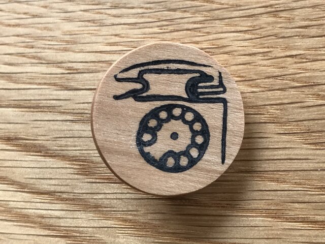 電話のブローチ チェリー材の画像1枚目