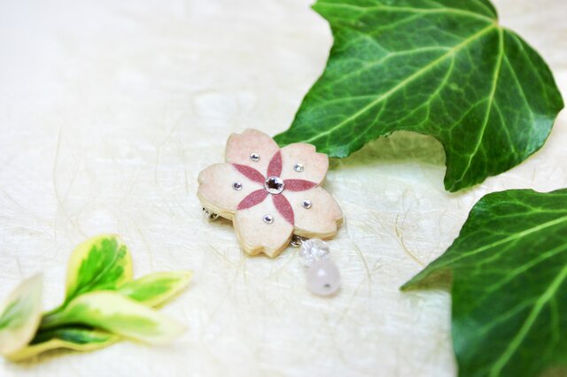 【和紙貼り絵アクセサリー】-夢桜(ゆめさくら)ブローチAの画像1枚目