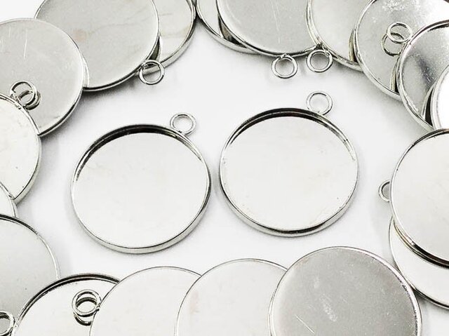 送料無料 ミール皿 丸 20枚 シルバー 内径約25mm カン大きめ レジン カメオ セッティング パーツ AP0480の画像1枚目
