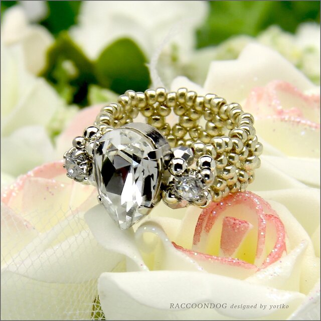 天からこぼれ落ちた大粒の雫【プレシオサクリスタルとジルコニア ビーズリング】《ビーズアクセサリー》