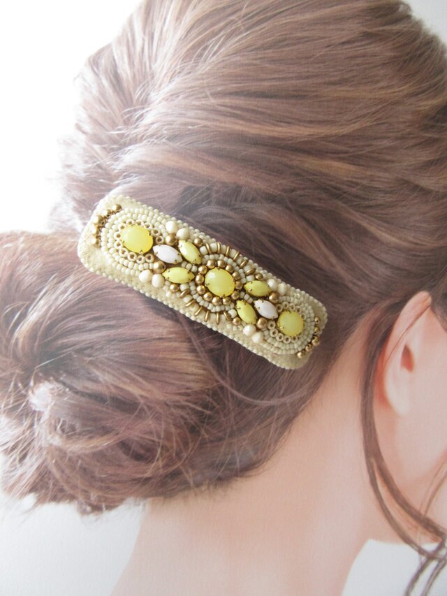 SALE　Hair accessory　バレッタ　ビーズ刺繍　（K0661)