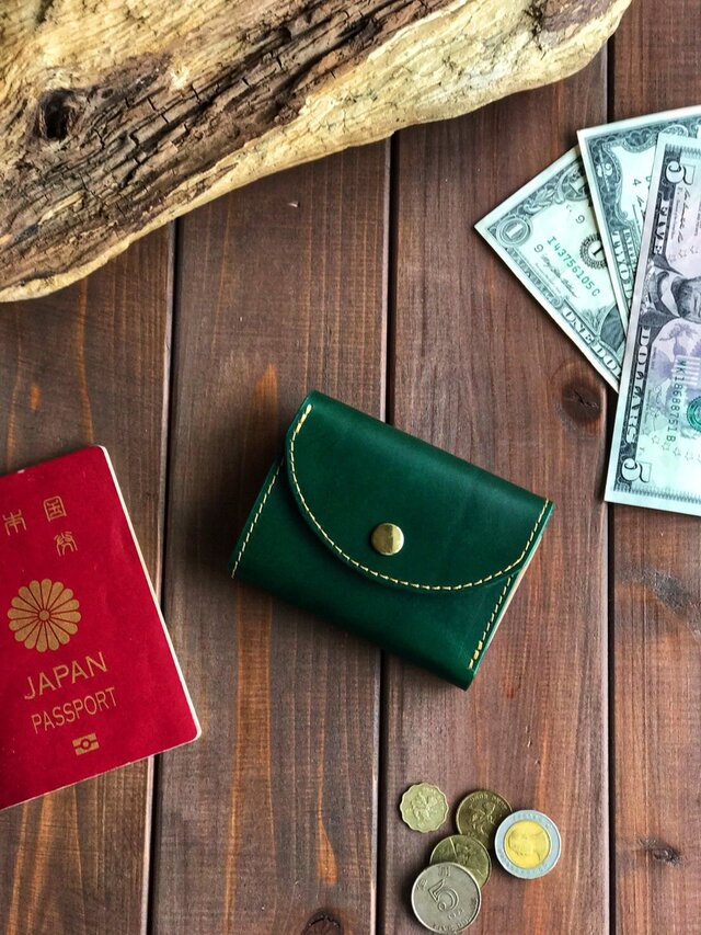 イタリアンレザーを使った緑色の三つ折り財布 | iichi 日々の暮らしを