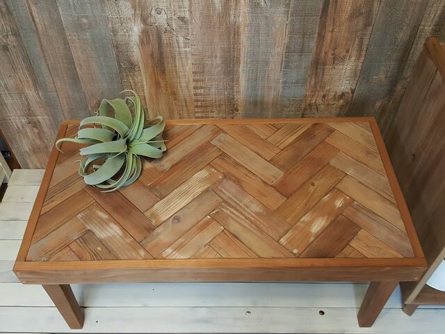 ✨古材を使ったヘリンボーン柄のローテーブル✨ ヘリンボーン柄のローテーブル (木脚・ジャンク仕上げ） 【受注生産