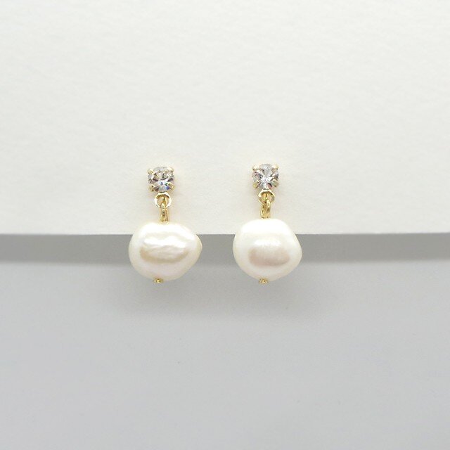 パール×チェコクリスタル ゴールドイヤリングの画像1枚目