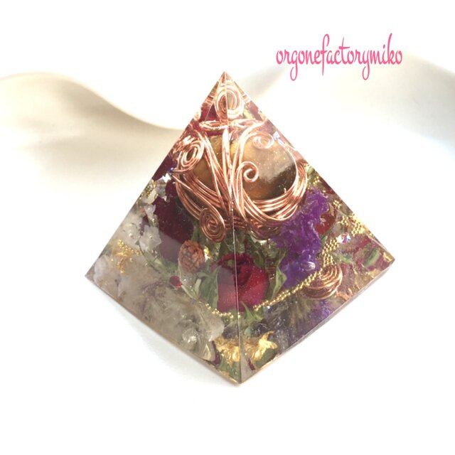 オルゴナイト　まん丸タイガーアイタンブル　金運　ピラミッド