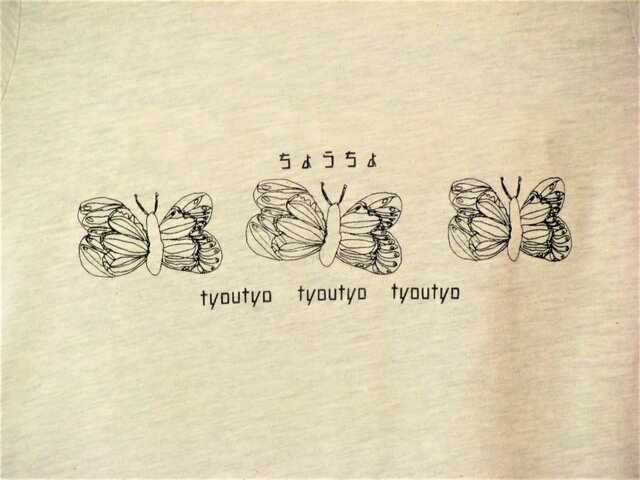 【L】ちょうちょ Tシャツ レディースの画像1枚目