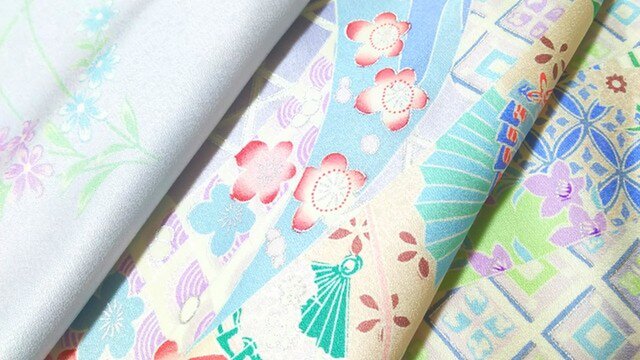 正絹振袖 はぎれ⑧【熨斗に花古典柄模様】50cm(012の画像1枚目