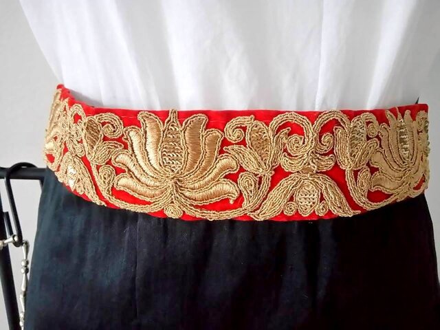 ★赤x金モール★インド刺繍「ザリ」のリボンベルト★の画像1枚目