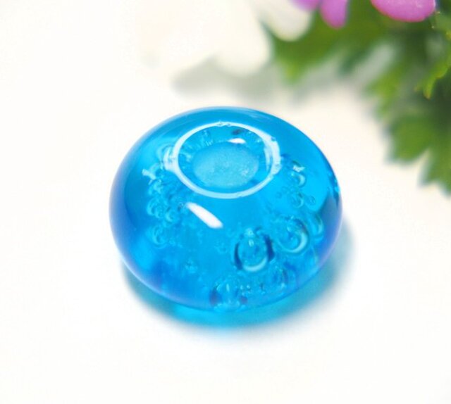 ぶくぶく泡の小さなとんぼ玉 水色の画像1枚目