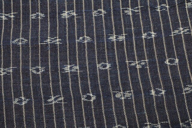 ■T19■古布■木綿■藍染　鯉柄　絵絣生地　両面柄　1巾■150cm 古布 藍染木綿 桐に鳳凰 筒描き 5巾 藍染グリーン - 生活骨董と古布の