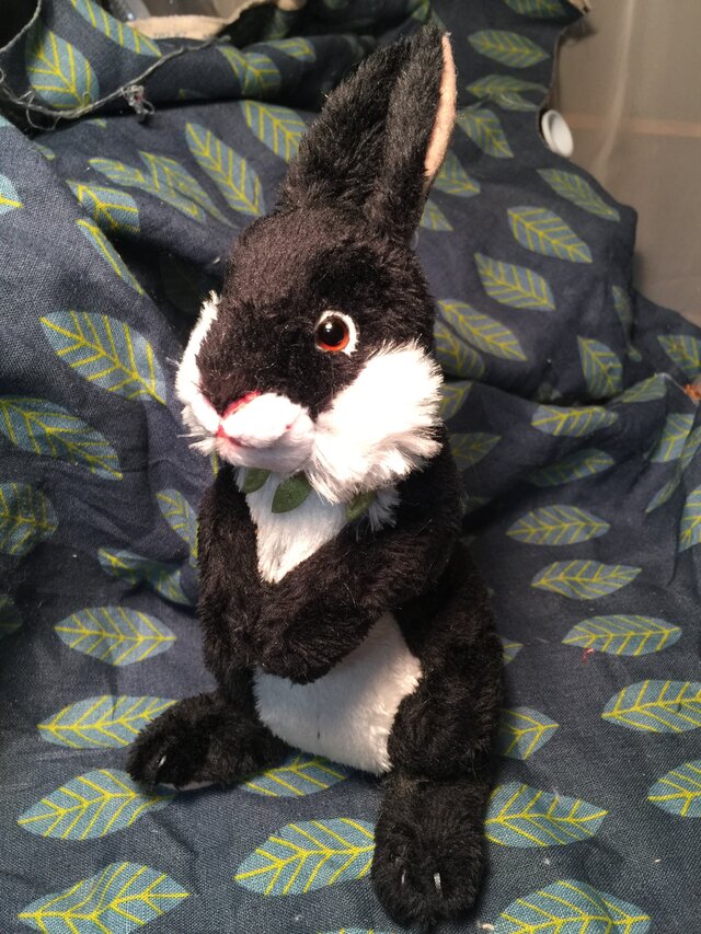 立ち型ウサギ(ブラック)