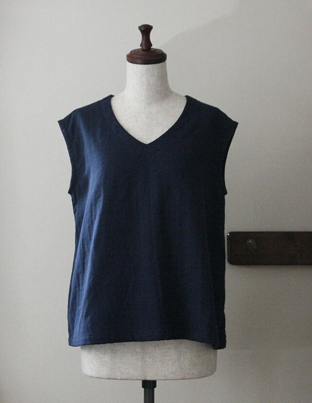 【sale】Vネックのプルオーバー ノースリーブ ネイビー(M)の画像1枚目