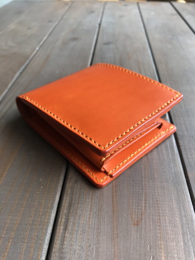 イタリアンレザーを使用したオレンジ色の二つ折り財布 | iichi