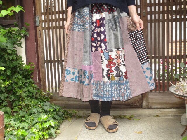 着物リメイク☆銘仙と紬を楽しくパッチ&パッチレトロポップなふんわり大人スカート75㎝丈の画像1枚目