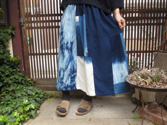 藍染めリメイク☆暈しの優しいおとなのロングスカート83㎝丈の画像1枚目