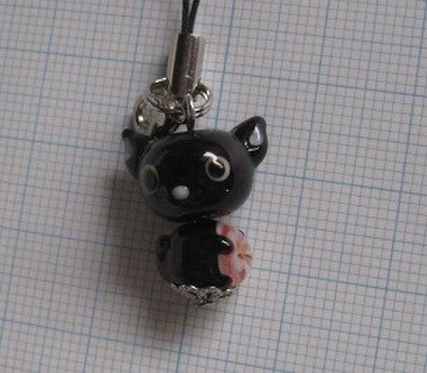 とんぼ玉 花抱き黒猫 ストラップ Iichi ハンドメイド クラフト作品 手仕事品の通販