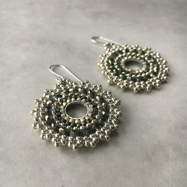 再販】若草色のサークルピアス ビーズ刺繍 silver925 | iichi 日々の