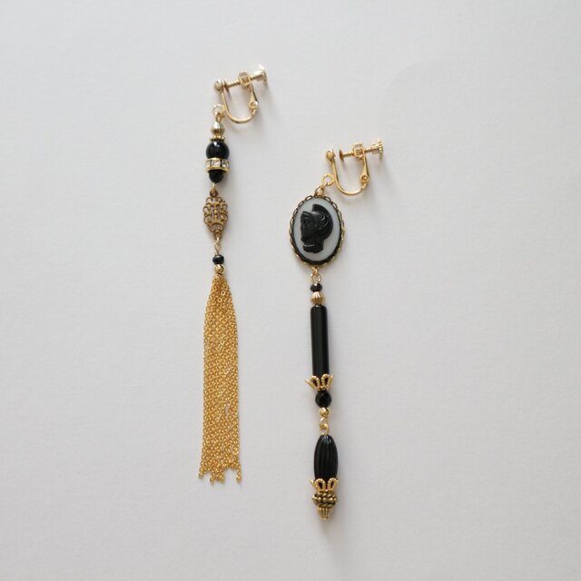 Vintage Czech glass cabochon asymmetry earring(pierce)の画像1枚目