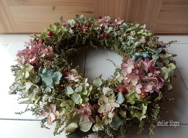 八ヶ岳〜(定形外郵便発送)紫陽花とノイバラの実のWreathの画像1枚目