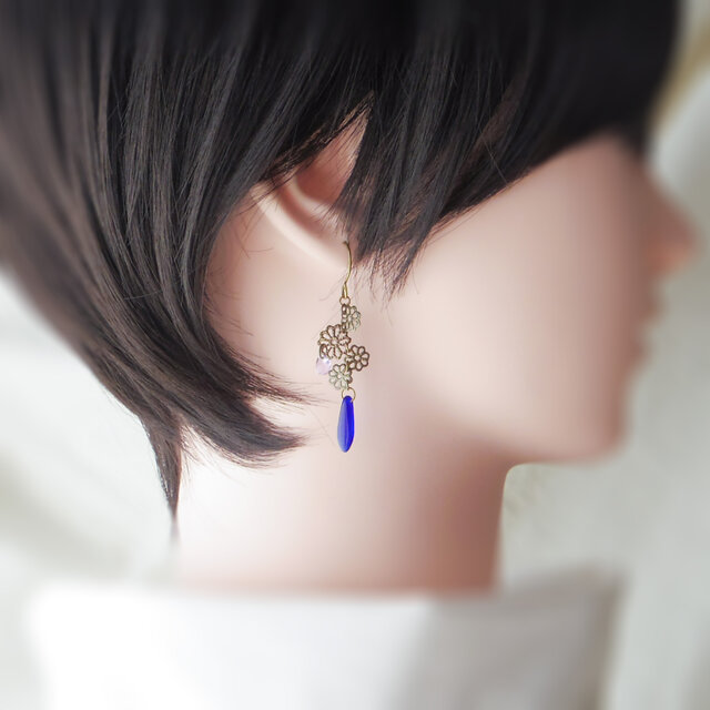 チェコガラスビーズピアス「雨、宿ル」 | 軽量快適アシンメトリー