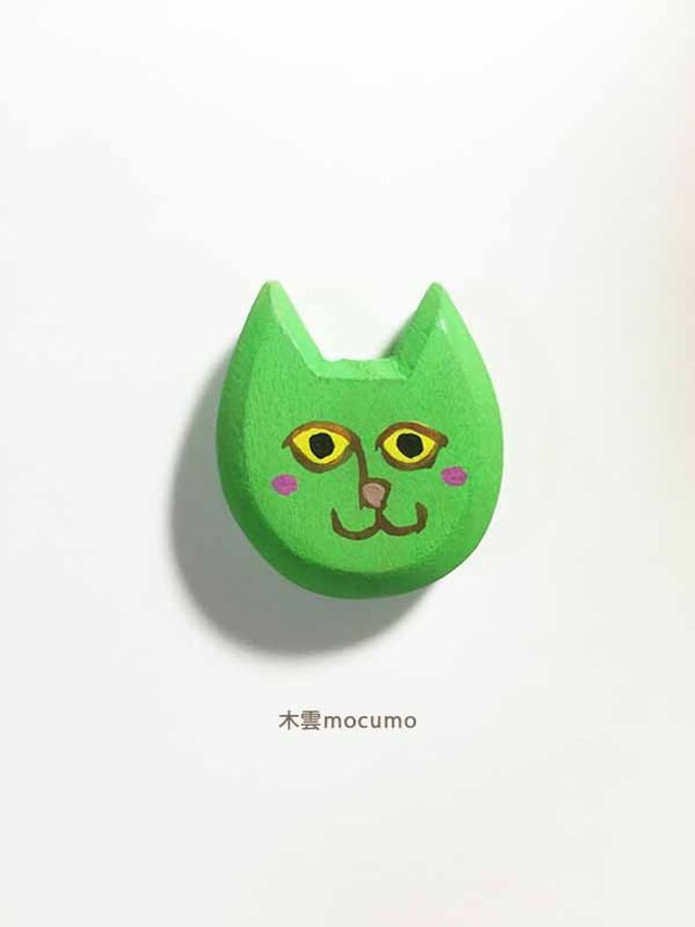 かつらの木の ねこブローチ *みどり*の画像1枚目