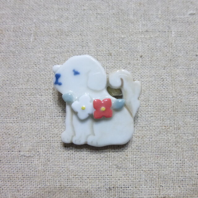 小花わんこブローチの画像1枚目
