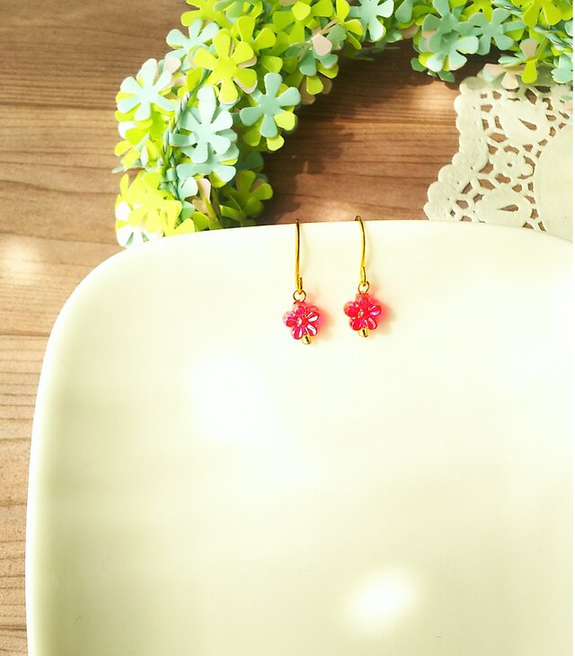 G12【プチ】p2 ルージュのお花ピアス(パーツ変更可能)の画像1枚目