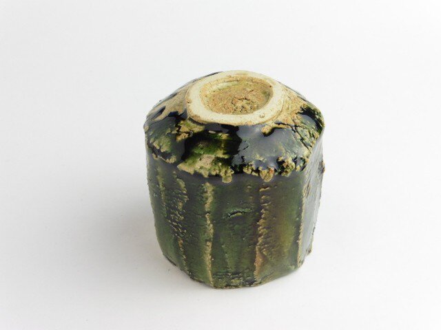 織部 刳り貫き湯呑 | iichi 日々の暮らしを心地よくするハンドメイドや