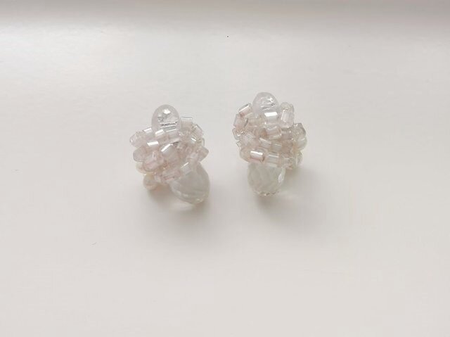 koronピアス ~ 水晶、ムーンストーン、淡水パールの画像1枚目