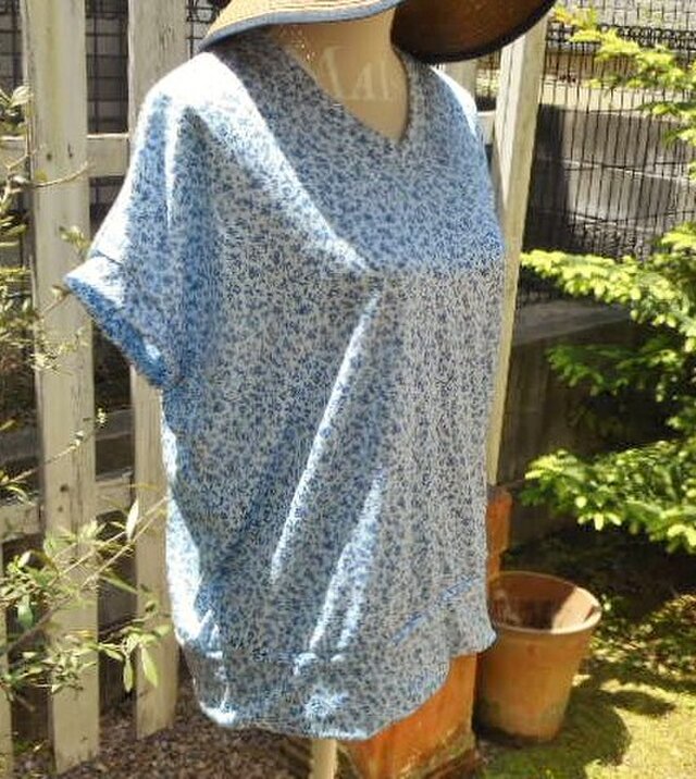 さらさらコットンニット・フレンチ袖vネックTシャツの画像1枚目