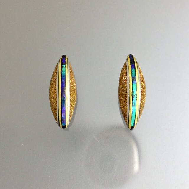 漆ピアス(アーモンド・螺鈿縦ライン)金の画像1枚目