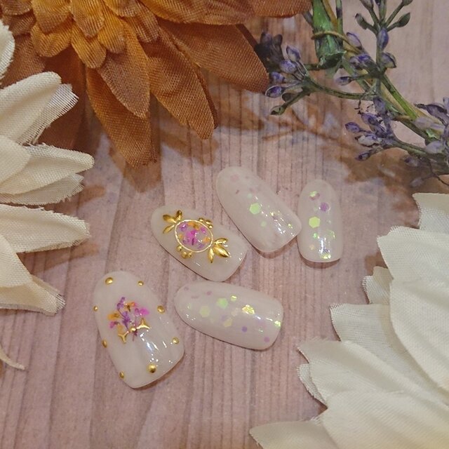 押し花ネイルの画像1枚目