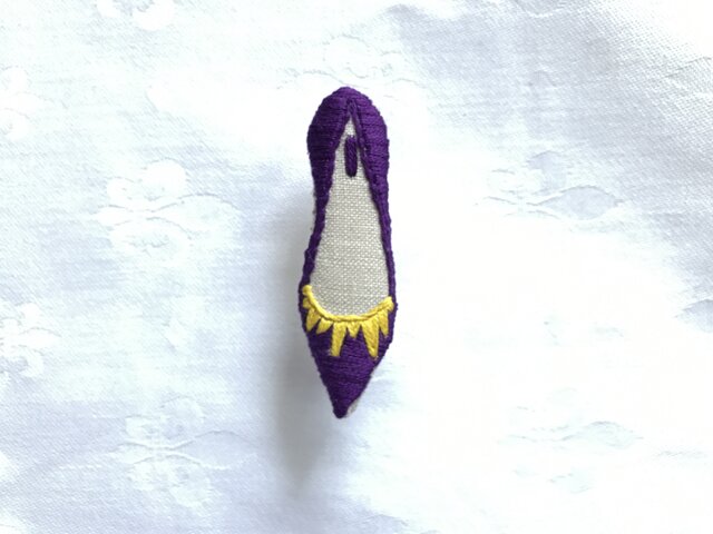 shoe shoe shoe刺繍ブローチNo.74(むらさき)の画像1枚目
