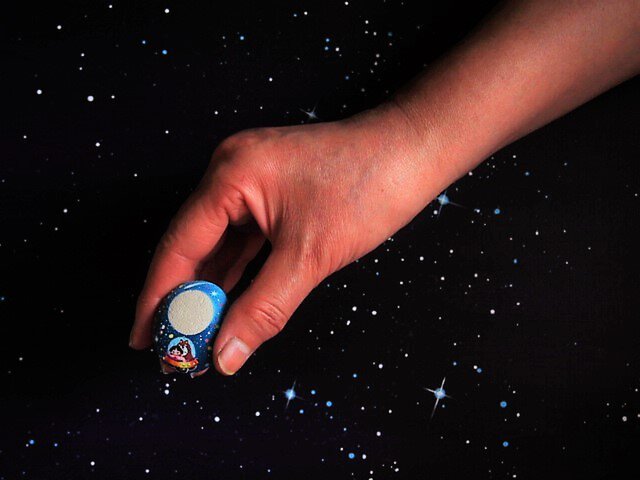 painted pebble art 金太郎だよ!お母さん青い石の画像1枚目