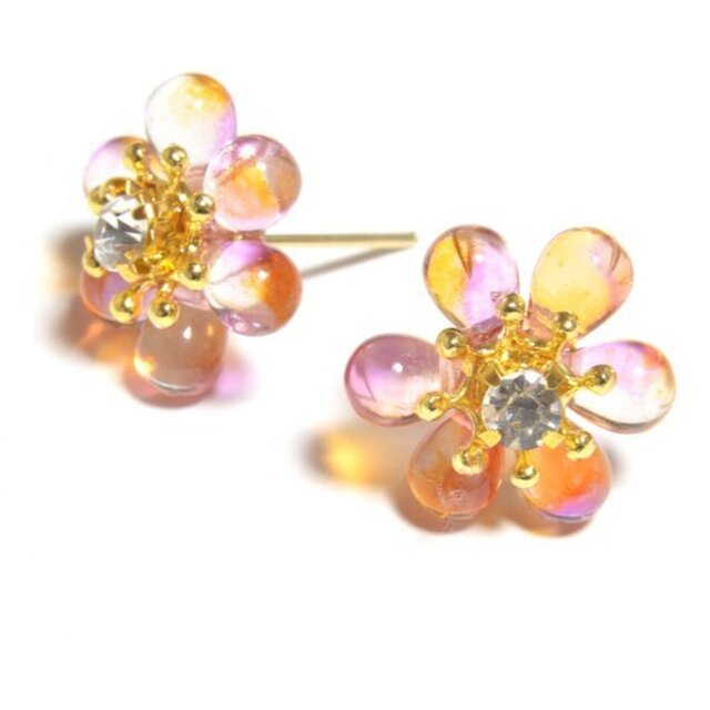 透き通るお花のピアス/イヤリング(オレンジ)の画像1枚目