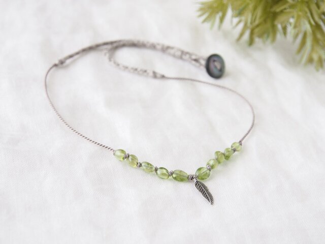 【Sale】Silver Feather Short Necklace(ペリドット)の画像1枚目