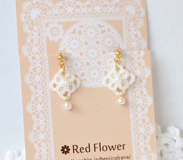 小花とパール イヤリング/ピアス(ホワイト)レース編み レースフラワーの画像1枚目
