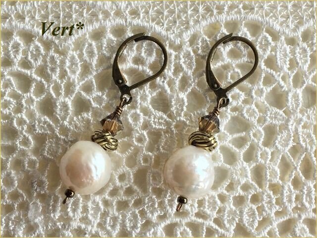 《受注品》【AG】ホワイトバロック大粒淡水パールフレンチフックピアスの画像1枚目
