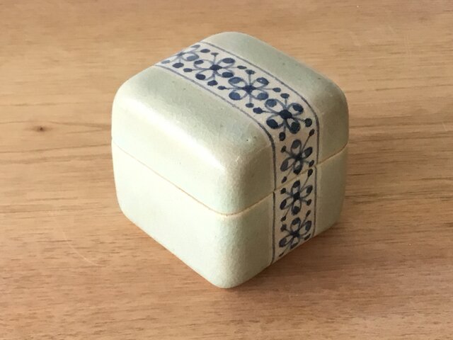 陶箱 果実紋の画像1枚目