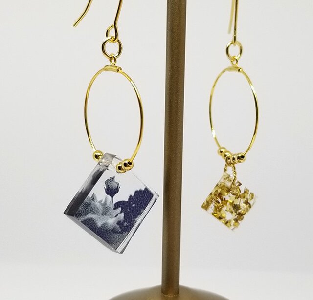 バラ園rosegardenピアス<イヤリング>squareの画像1枚目