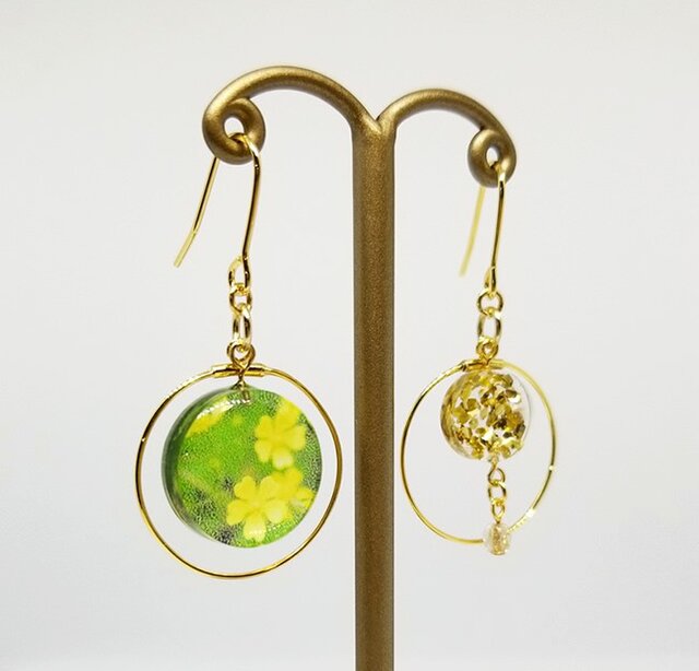 小花yellowflowerフープピアス<イヤリング>の画像1枚目