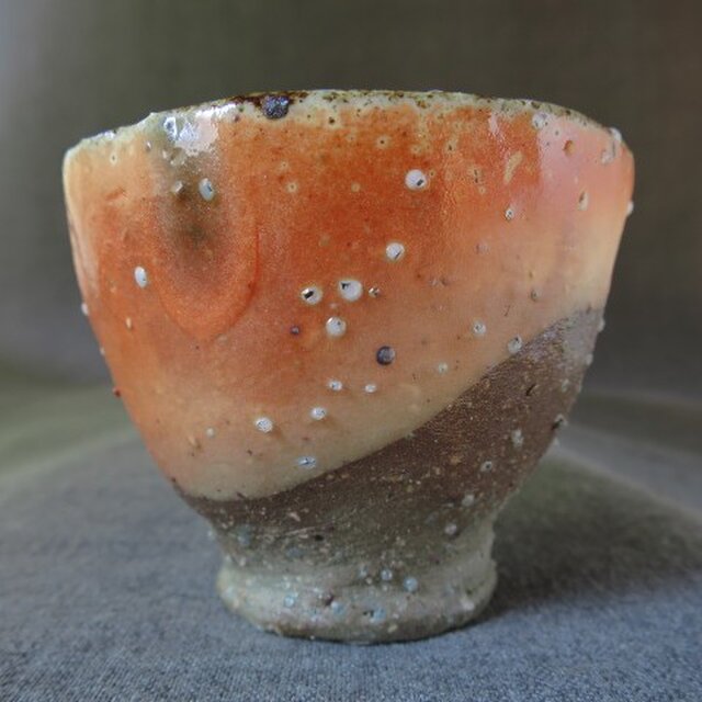 陶器 酒器(75) 化粧土緋色ぐい呑み 陶芸家オリジナルの画像1枚目