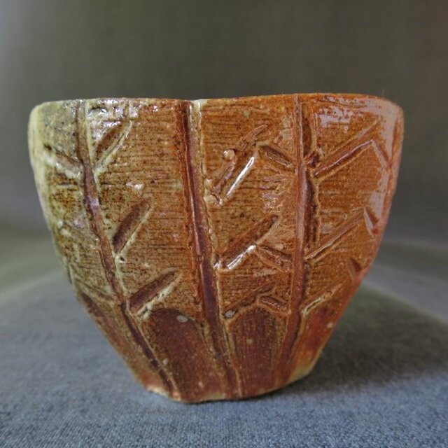 陶器 酒器(76) 彫り模様ぐい呑み 陶芸家オリジナルの画像1枚目