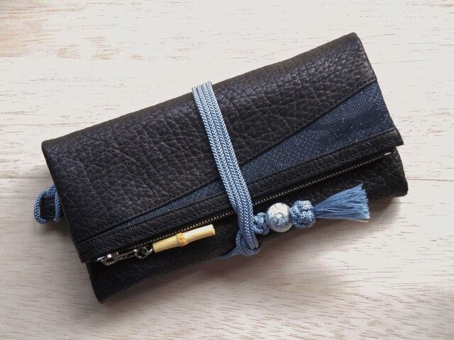 #本革製道中財布 牛革黒色 #カモフラ #迷彩 墨銀 #正絹組紐 #陶器緒締めの画像1枚目