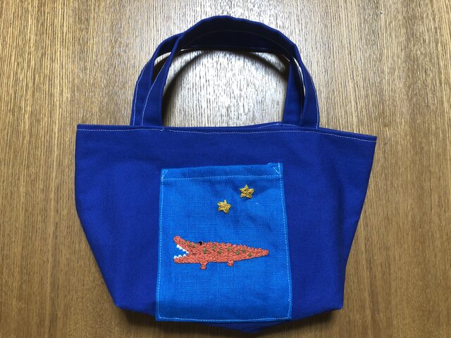 キャンパスの刺繍ミニトート☆ワニさんのポケットの画像1枚目