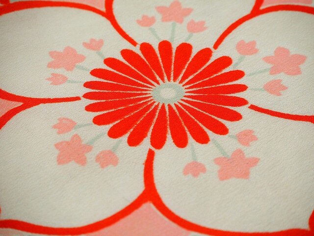 s0027 花尽くし扇面紋様ハギレ・ピンク☆古布・古裂/絞り/錦紗縮緬/正絹/人絹/モスリンの画像1枚目