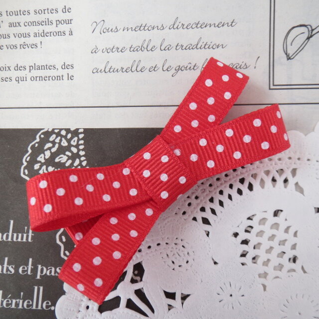 りぼん 赤水玉のシンプルなダブルリボンのヘアクリップ Iichi ハンドメイド クラフト作品 手仕事品の通販