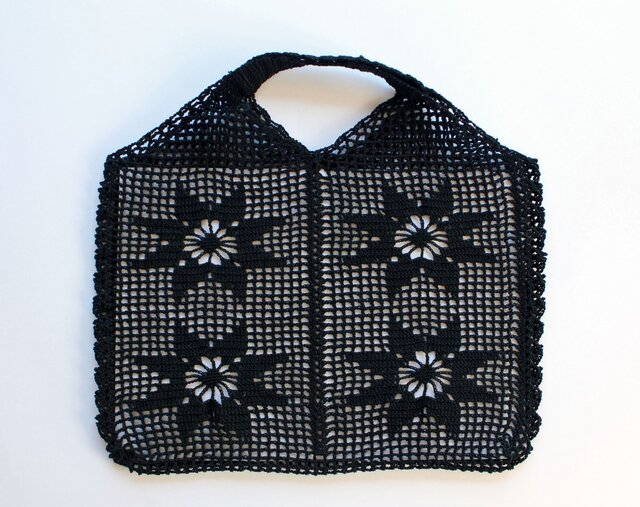 AP// ヴィンテージ花柄刺繍の黒グラニーバッグ AP// ヴィンテージ花柄刺繍の黒グラニーバッグ